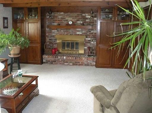Warm family rm w/fireplace