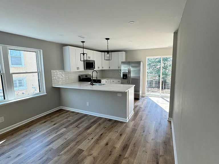 628 E Springfield Rd — Photo 1