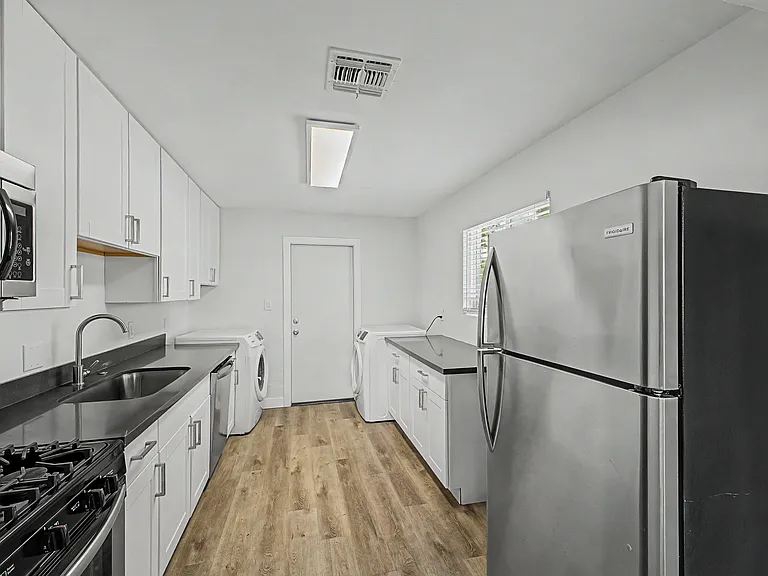 217 N Elm St #H — Photo 15