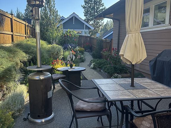 outdoor dining and heat lamp