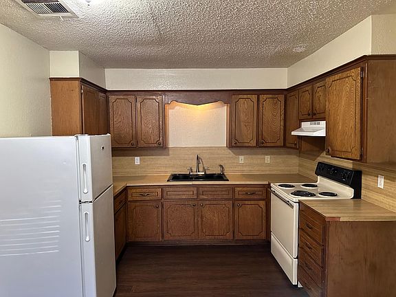 3rd image of 210 NW North St Unit 3