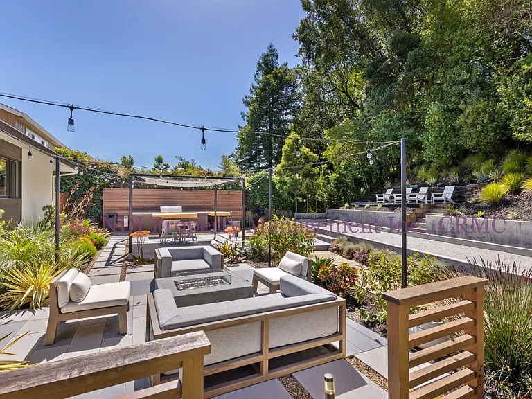 429 Blackstone Dr — Photo 10