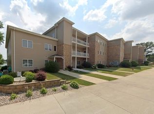 304 Lake Dr UNIT B3, Arnolds Park, IA 51331