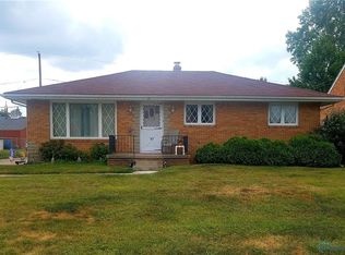 17 Santus Dr, Rossford, OH 43460