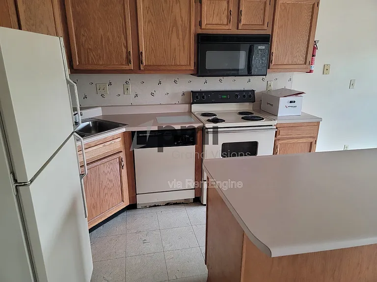 1306 Arthur Ave #8 — Photo 4