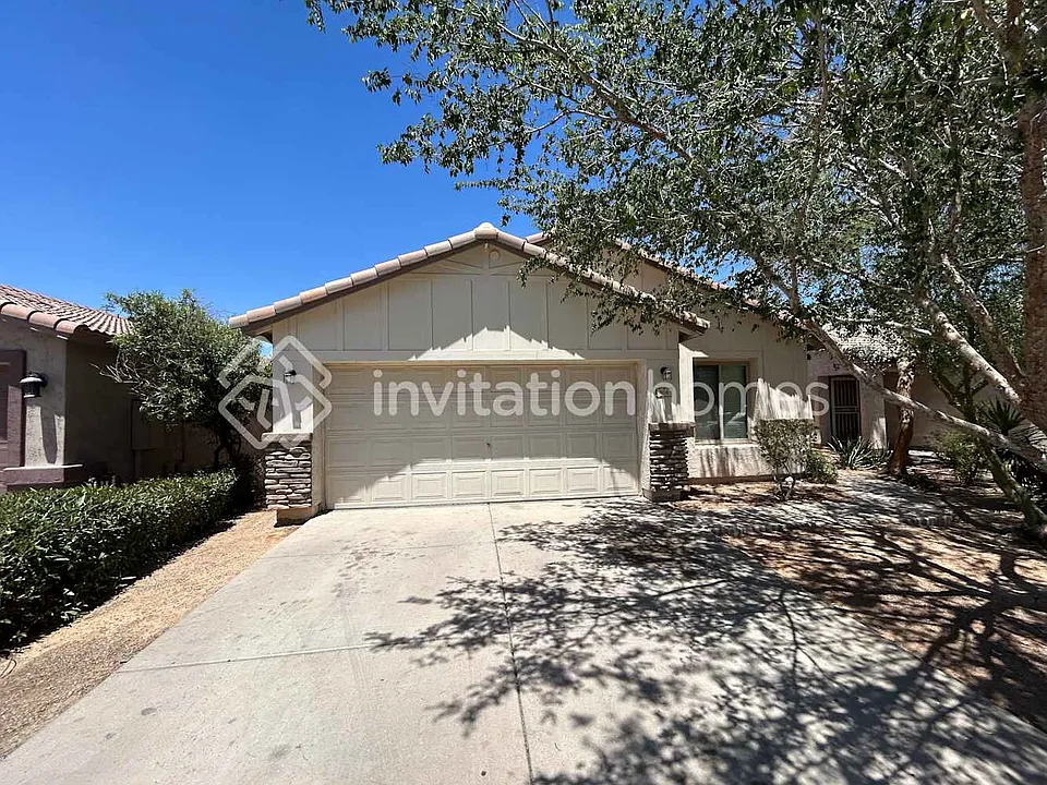 908 W Roeser Rd