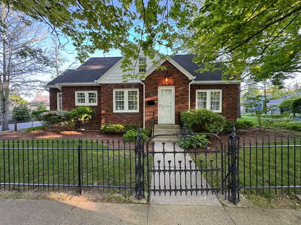 515 W Cedar St, Zionsville, IN 46077