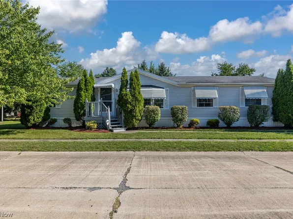 8 Schuberts Aly, Olmsted Falls, OH 44138