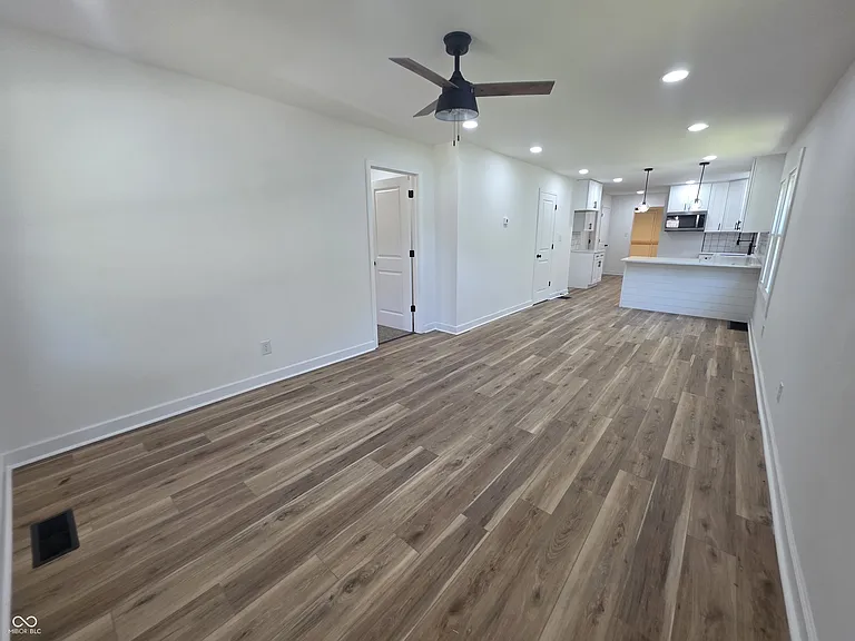 2137 Napoleon St — Photo 3