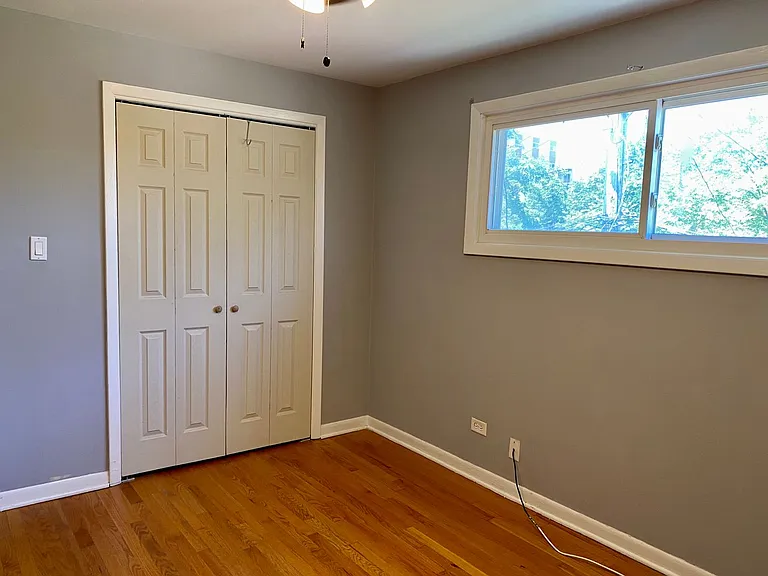 1056 Des Plaines Ave — Photo 16