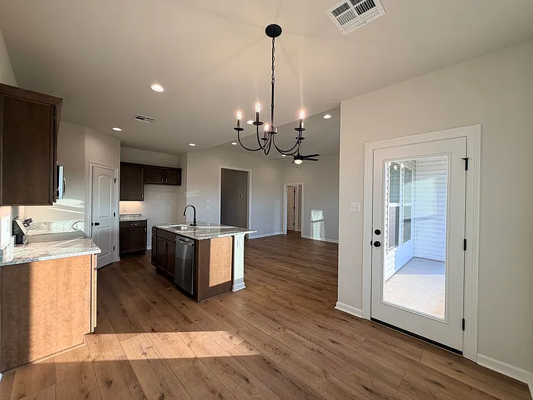 189 Berkshire Pl — Photo 4