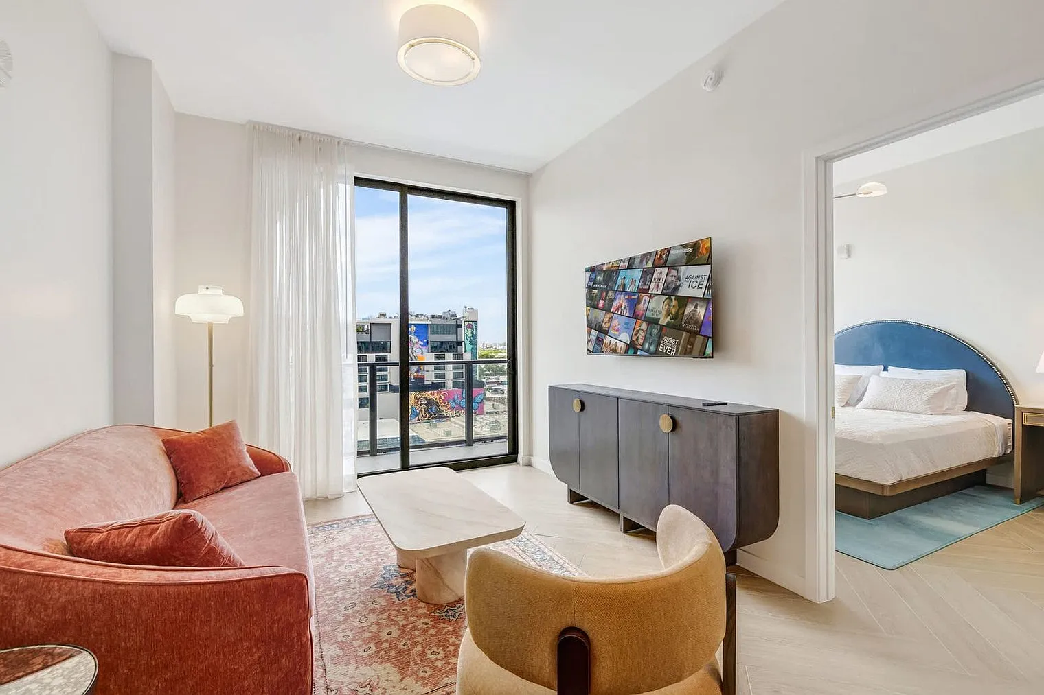 1 bed, 1.0 bath, 699 sqft, $3,040 — Photo 2