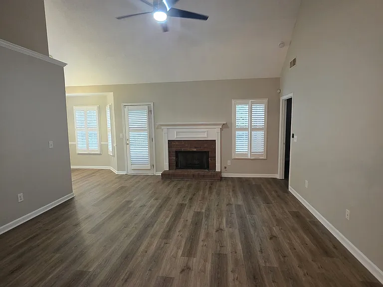 120 Cloverwood Dr — Photo 3