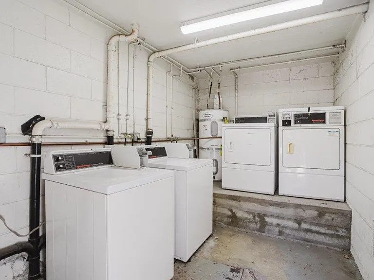 914 E Elk Ave #3 — Photo 37