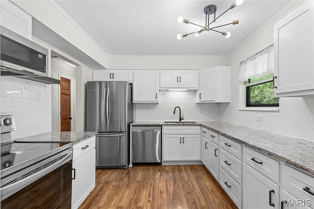 3 bed, 1.5 bath, 1482 sqft, $2,495 — Photo 2