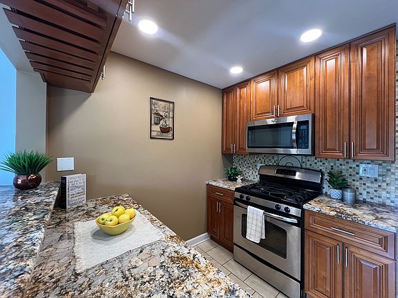 4th image of 1880 Bonnie Ln APT 302