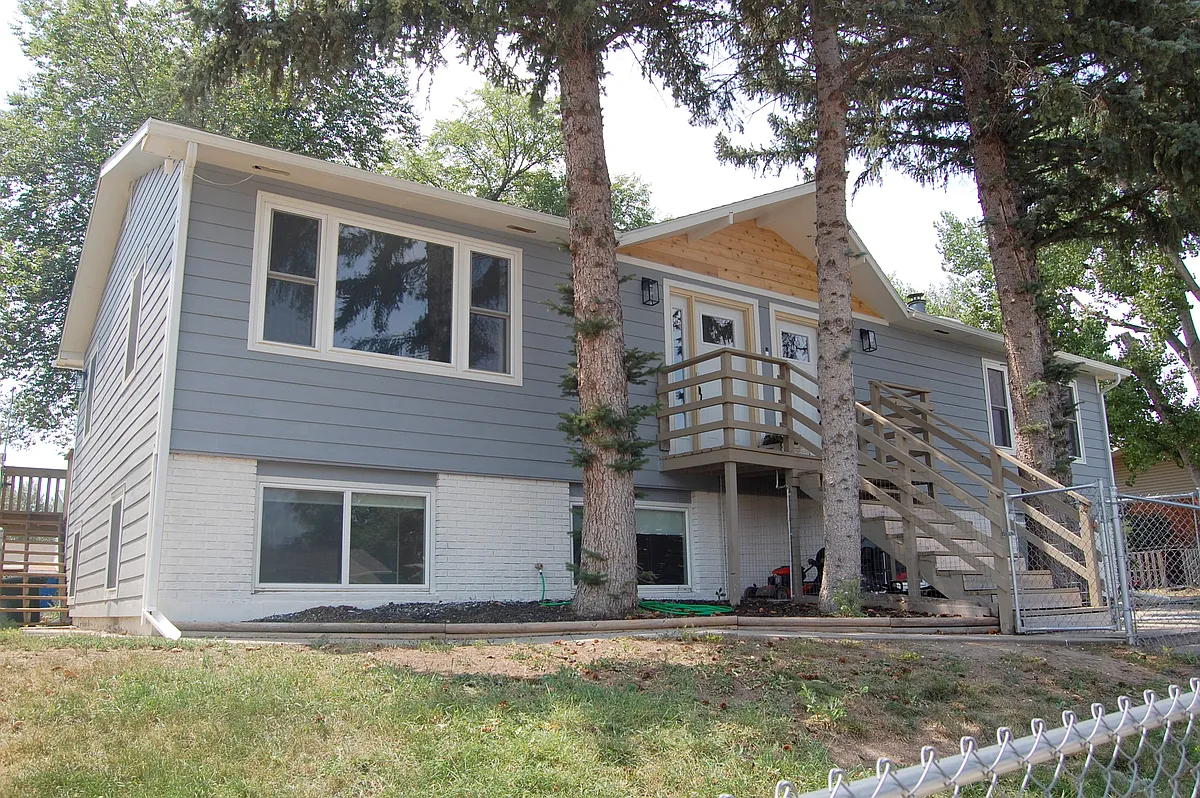 Building Photo - 705 W 9th St #1