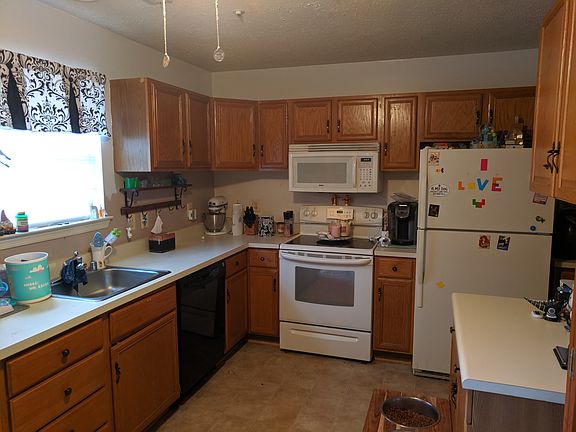 2nd image of 45273 Elkton Ln