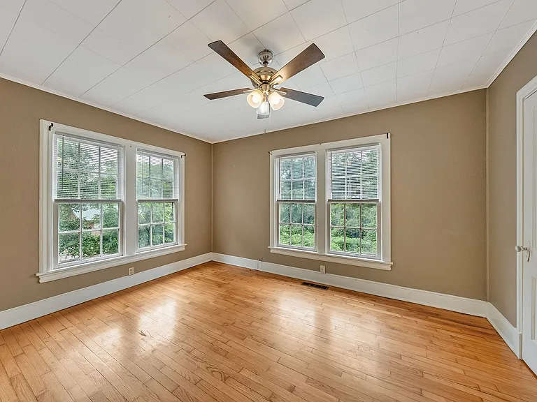 132 Rowland Pl — Photo 7
