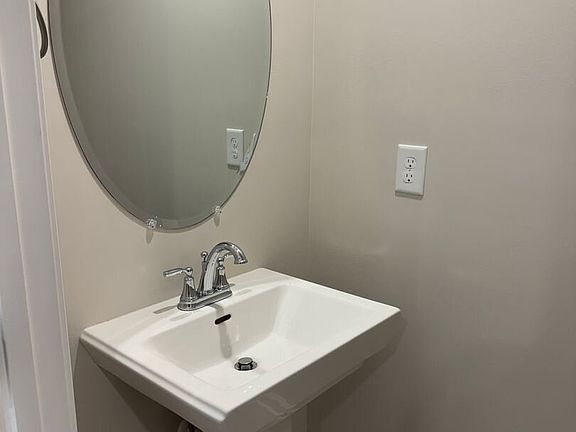 3rd image of 205 Mountaindale Dr