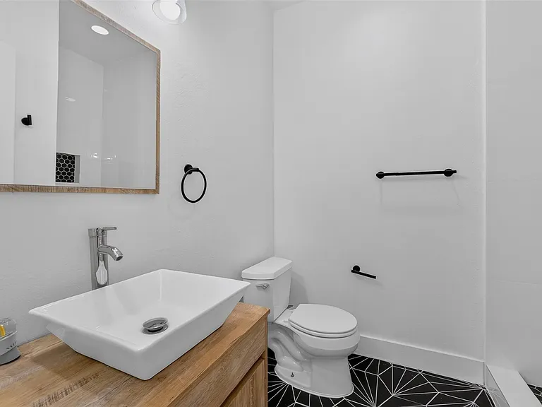 205 Riley Ln — Photo 23