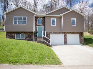 12 Richland Dr, Hurricane, WV 25526