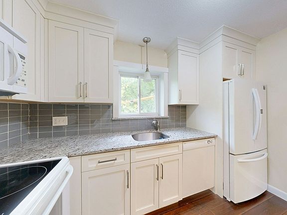 2nd image of 89 Walnut St APT 5