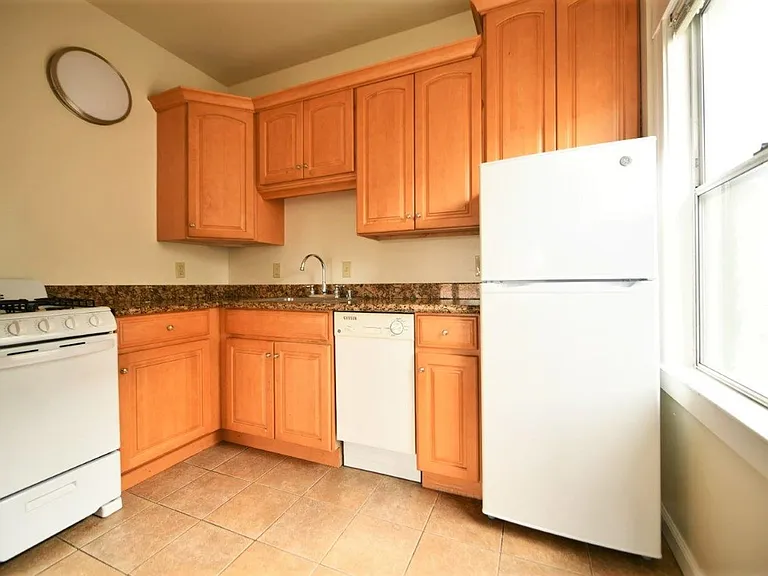 1458 Madison St — Photo 7