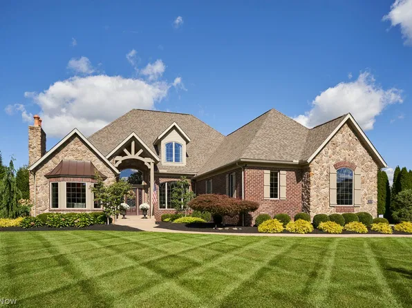 2419 Carrington St NW, North Canton, OH 44720