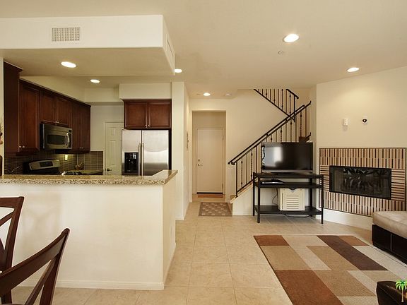 4th image of 504 Acorn Way