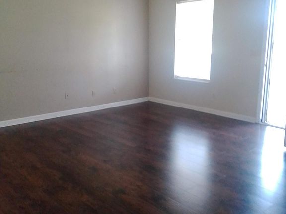 5th image of 802 Southwoods Dr