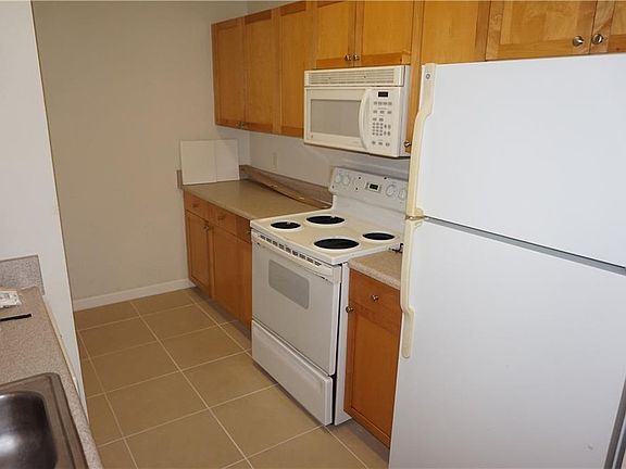 5th image of 8843 Villa View Cir Unit 106
