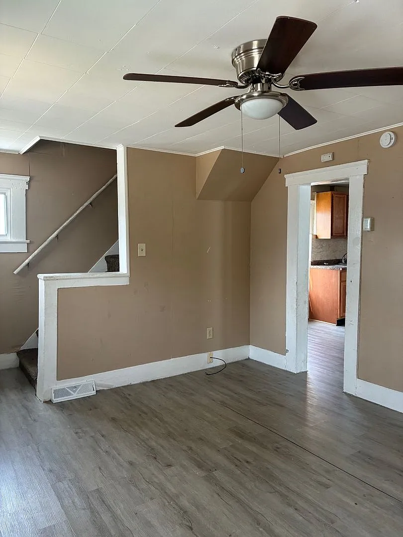 Charming 3 Bed Property at Prime Location — Photo 2