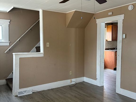 2nd image of 206 W 32nd St