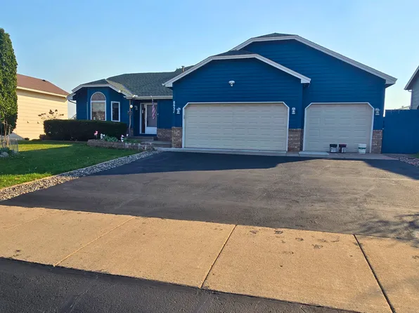 8931 Prestwick Pkwy N, Brooklyn Park, MN 55443