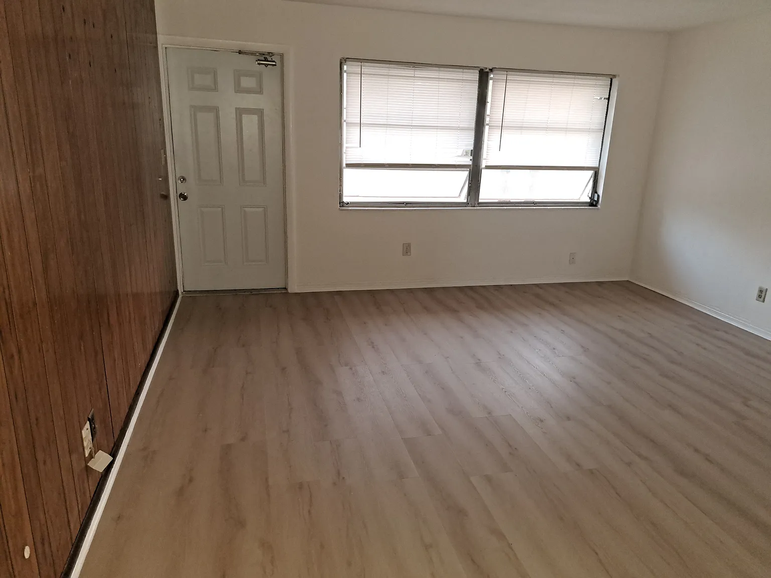 3 bed, 1073 sqft, $2,200 — Photo 2