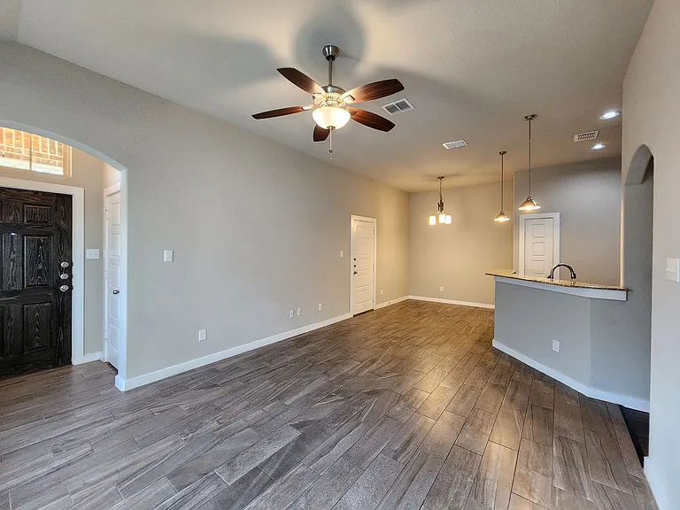 549 Creekside Frst — Photo 8