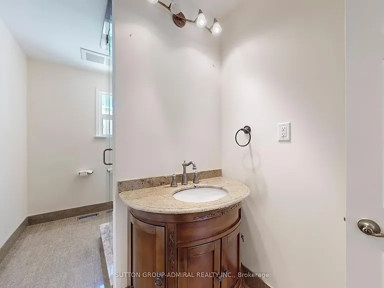 129 Crestwood Rd #UPPER — Photo 23