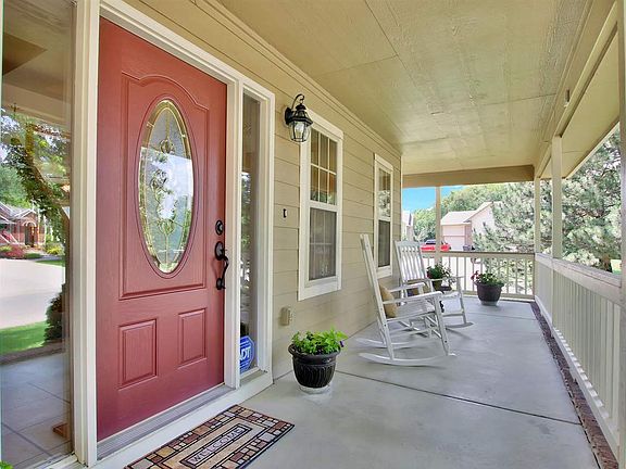 3rd image of 405 E Country Hills Dr
