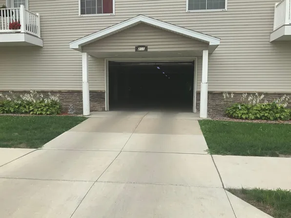 201 S Lincoln St #105, Lake Crystal, MN 56055