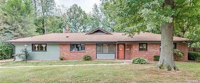 1010 Hillcrest Place
