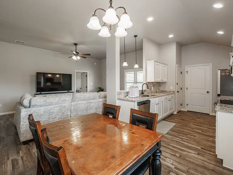 1839 Sweetwater Ln — Photo 6