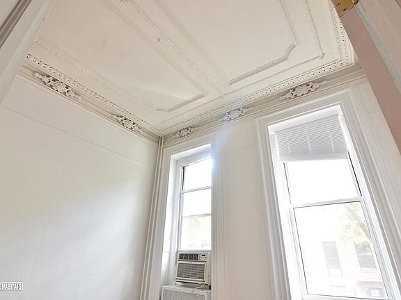 2nd image of 432 Henry St APT 2