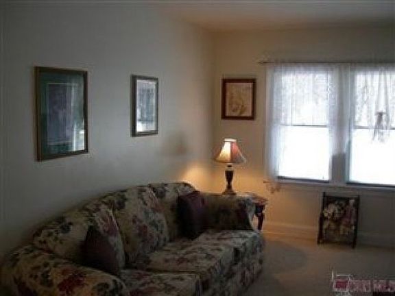 3rd image of 1244 Hollywood St NE