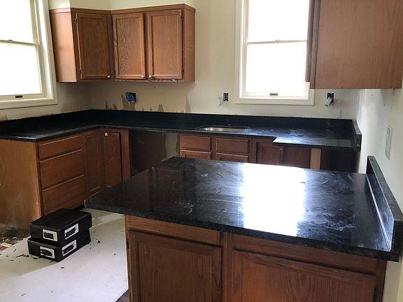 5th image of 24 Sycamore Ave APT 1