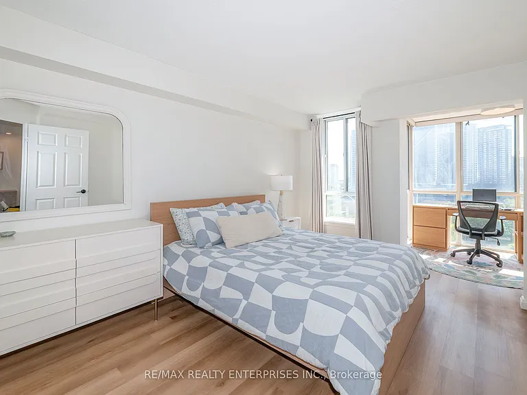 801 King St W #1108 — Photo 10
