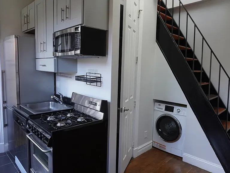 416 E 13th St #R6B — Photo 13
