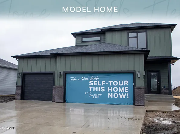 475 Plymouth Ln, Grand Forks, ND 58201