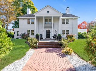 28 Nassau Dr, Great Neck, NY 11021