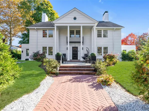 28 Nassau Drive, Great Neck, NY 11021